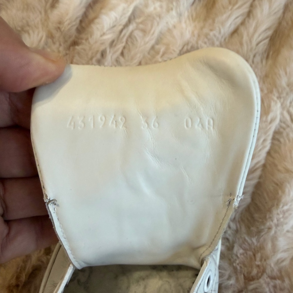 Women's Gucci Ace sneaker with bee
Size 36 US 6 - Picture 8 of 12